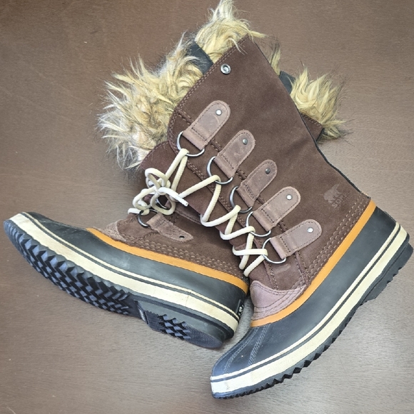 SORELl Joan Of Arctic Black & Tan Fur-Lined Boots All Weather Waterproof Sz 8 - Picture 1 of 6